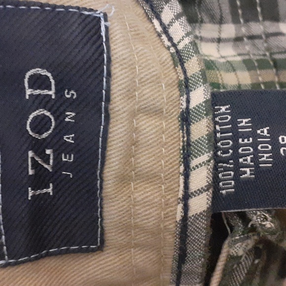 IZOD Men's Plaid  Bermuda - Picture 2 of 6